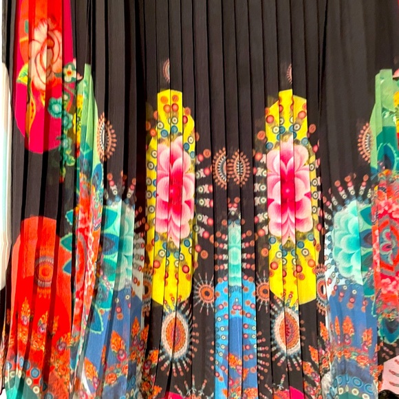 Desigual Pleated Hutton Skirt with Lace - LIKE NEW - Picture 4 of 11